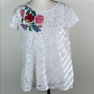⭐️Johnny Was lace open back embroidered top sz XS